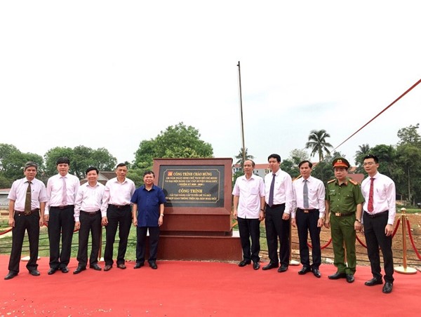 Huyện Hoài Đức: Hoàn thành, gắn biển công trình cải tạo đường đê Tả Đáy