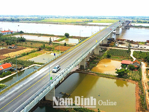Thông xe cầu Thịnh Long nối đôi bờ sông Ninh Cơ