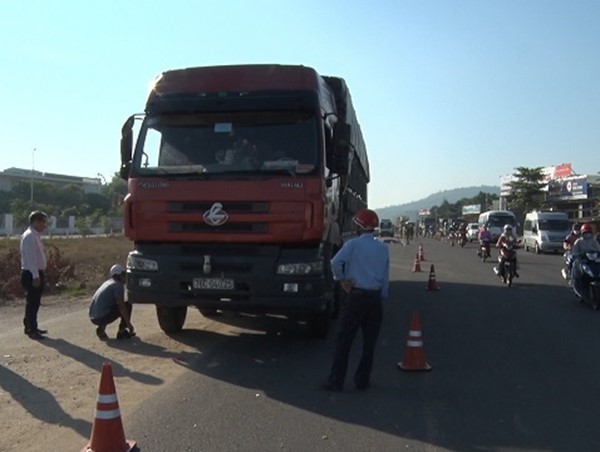 Quảng Ngãi: Tai nạn tại khu vực mở rộng Quốc lộ 1A, 1 người tử vong