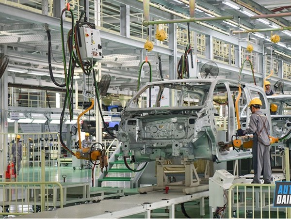 Ô tô giảm giá và cuộc đua về thời gian