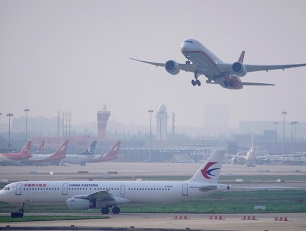 Trung Quốc “xuống nước” nhượng bộ, Mỹ nới lỏng lệnh cấm bay