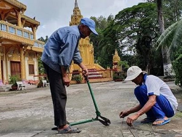 Nhà sư bắc cầu, làm đường, chăm lo cho người nghèo ở Kiên Giang