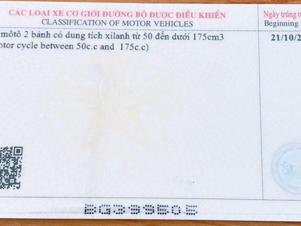 Từ tháng 6/2020, giấy phép lái xe không có mã quét QR là không hợp lệ