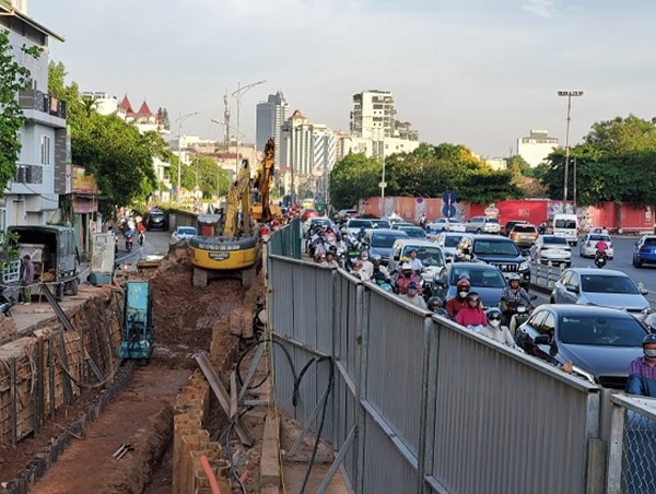 Hà Nội: Phá dỡ hơn 300m tường gốm sứ ở Nghi Tàm là việc bất khả kháng