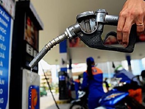 Giá xăng dự kiến tăng khoảng 1.000đồng/lít vào ngày mai