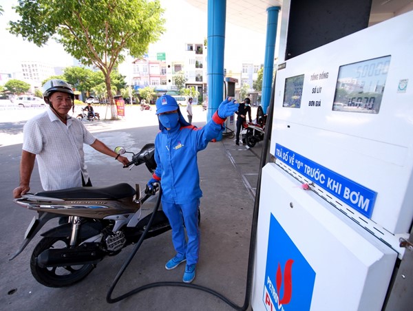 Giá xăng dầu tăng lần thứ 3 liên tiếp, E5RON92 tăng 988 đồng/lít