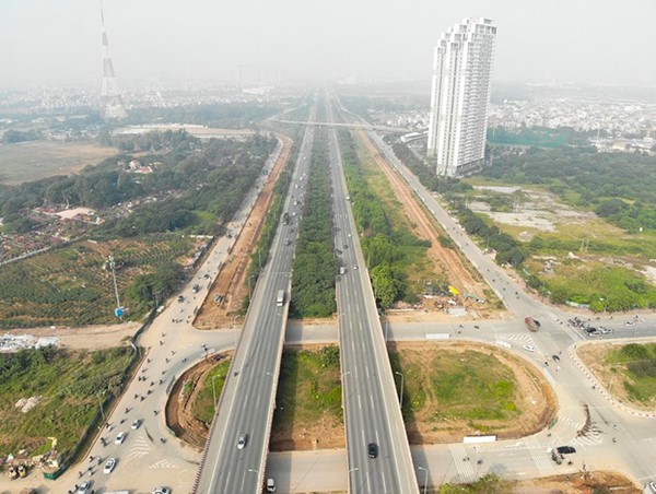 Nhiều sai sót trong dự án xén mở rộng đường gom Đại lộ Thăng Long