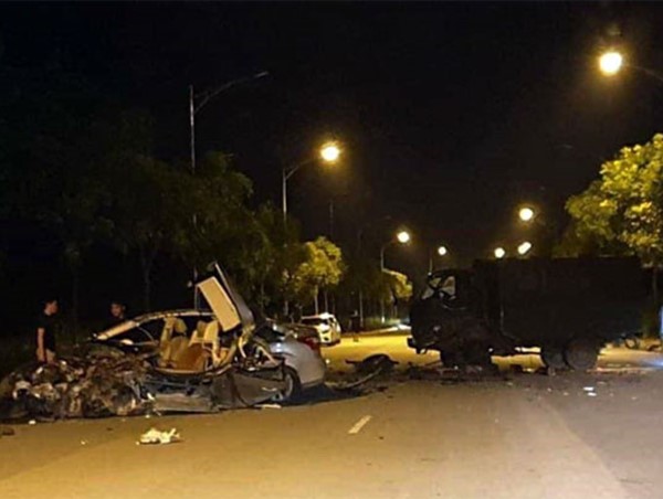 Danh tính tài xế vụ 2 xe biển xanh tông nhau tại Lào Cai