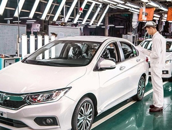 Bộ trưởng Đinh Tiến Dũng: Sẽ trình Chính phủ giảm 50% thuế trước bạ của ô tô