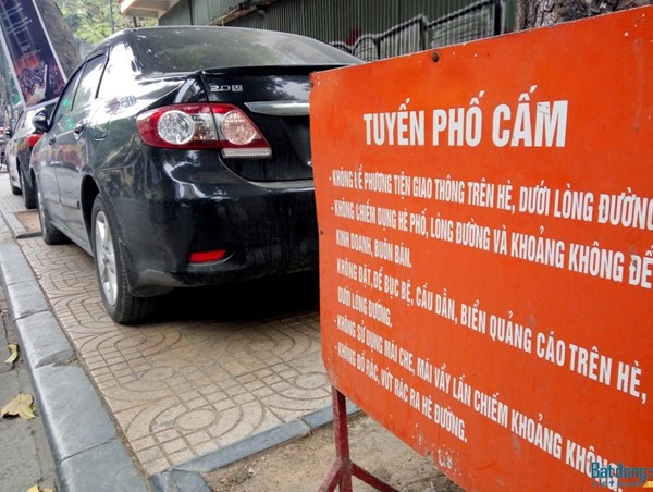 Danh sách 56 tuyến phố ở Hà Nội cấm đỗ xe trên vỉa hè
