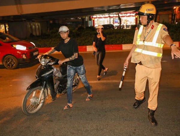 Theo chân tổ công tác đặc biệt 140 xử lý vi phạm giao thông