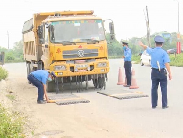 Vì sao chưa xử lý dứt điểm được xe chở quá tải?