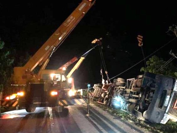 Tai nạn kinh hoàng khiến 3 người tử vong trong đêm mưa