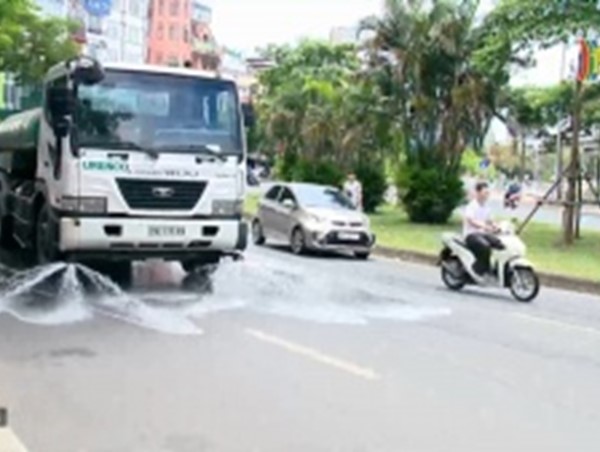 Hà Nội tái rửa đường