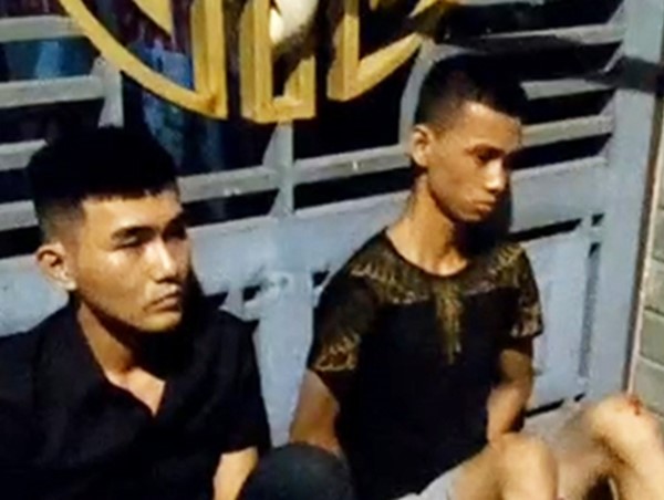 Tạm giữ 2 đối tượng chống đối, tông xe vào công an