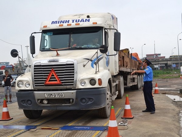 Cần tước giấy phép doanh nghiệp có nhiều xe quá khổ, quá tải