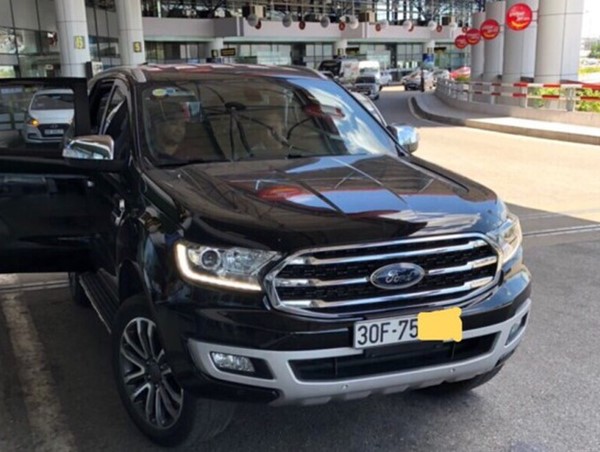 Bị nhắc nhở vì dừng quá thời gian, lái xe đấm thẳng mặt nhân viên sân bay