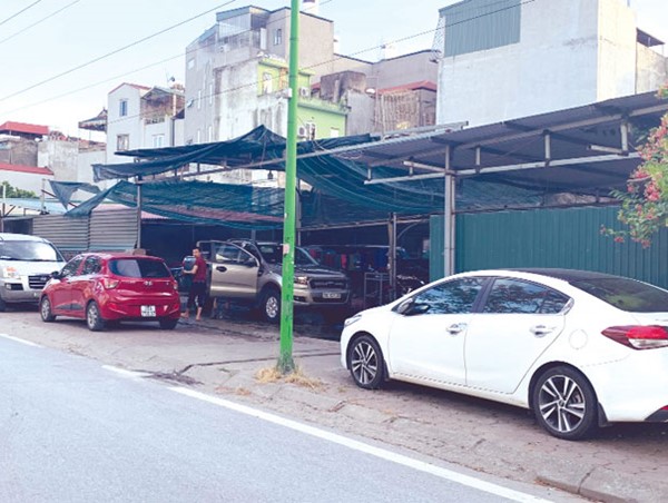 [Điểm nóng giao thông] Vất vả qua ngõ 553 Giải Phóng