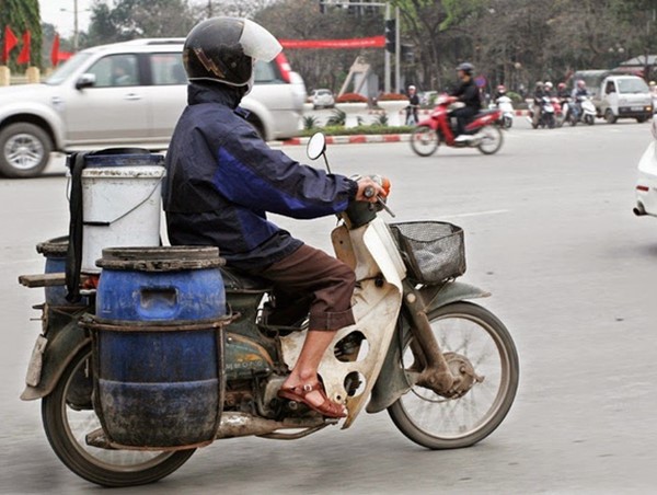 Ám ảnh những chiếc xe cũ nát