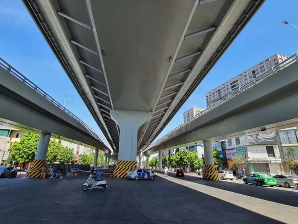 Cận cảnh đường Vành đai 2 trên cao đang được hoàn thiện