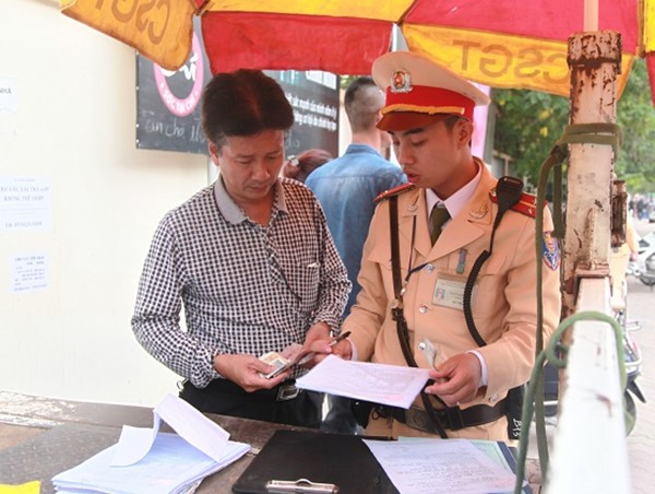 Tăng mức phạt hành chính để răn đe vi phạm giao thông