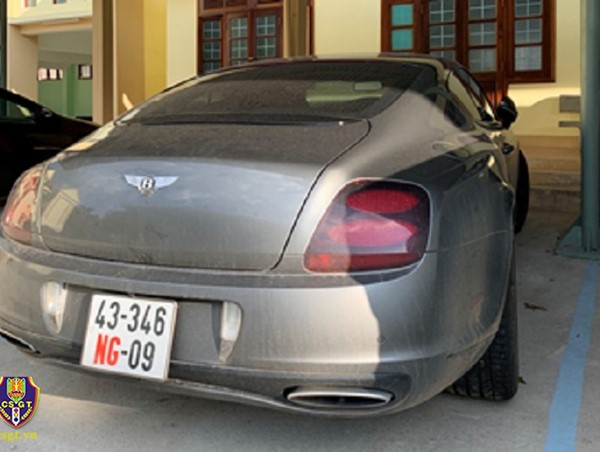 Xe sang Bentley biển ngoại giao có dấu hiệu chuyển nhượng trái phép