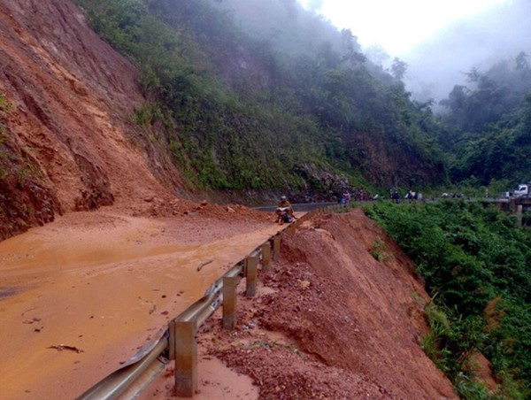 Mưa lũ gây sạt lở nhiều tuyến đường tại Lai châu