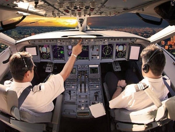 Nghi vấn dùng bằng lái máy bay giả: 12 phi công Pakistan ở Việt Nam bay cho hãng nào?