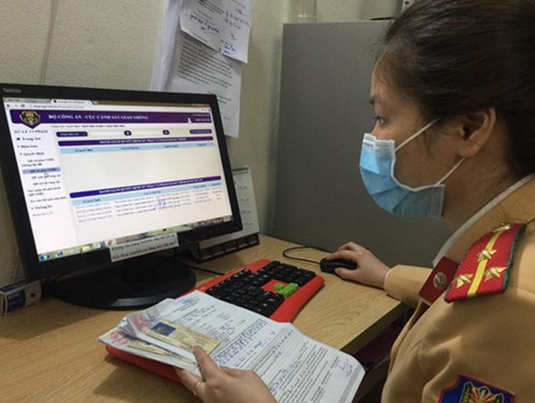 Từ 1/7, người dân ngồi nhà nộp phạt giao thông, cấp đổi giấy phép lái xe