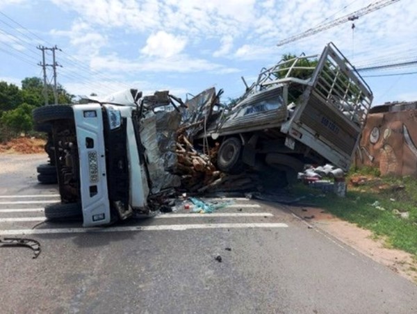 Tin tức tai nạn giao thông mới nhất hôm nay 4/7: Tài xế container tử vong thương tâm