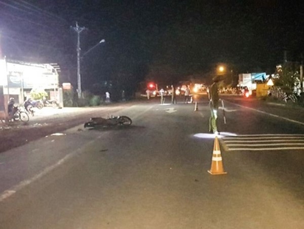 Xe máy tông 2 mẹ con đi bộ sang đường khiến 3 người tử vong