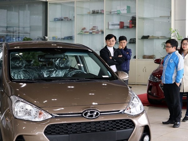 Xe ô tô tăng giá khi thuế trước bạ giảm 50%: Doanh nghiệp lợi dụng chính sách để hưởng lợi