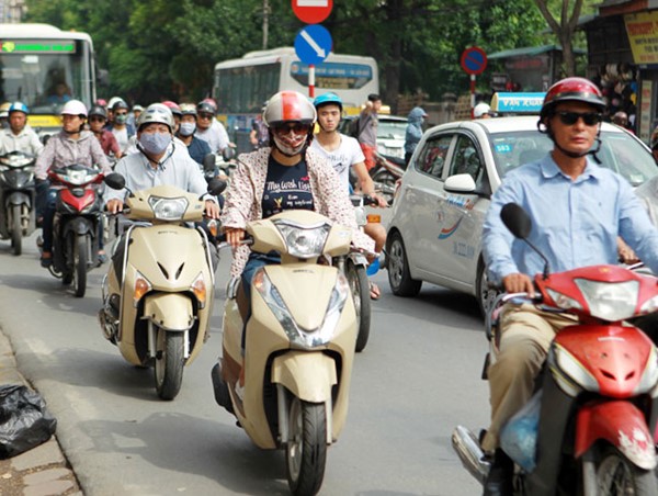 Từ việc bỏ quy định xe máy bật đèn cả ngày: Đề xuất sai sẽ dẫn tới nhờn luật