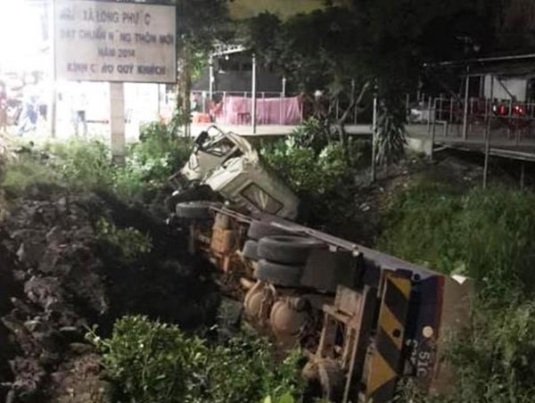 Tai nạn giao thông mới nhất hôm nay 9/7: Lùi xe cán chết đồng nghiệp khi đang rửa xe