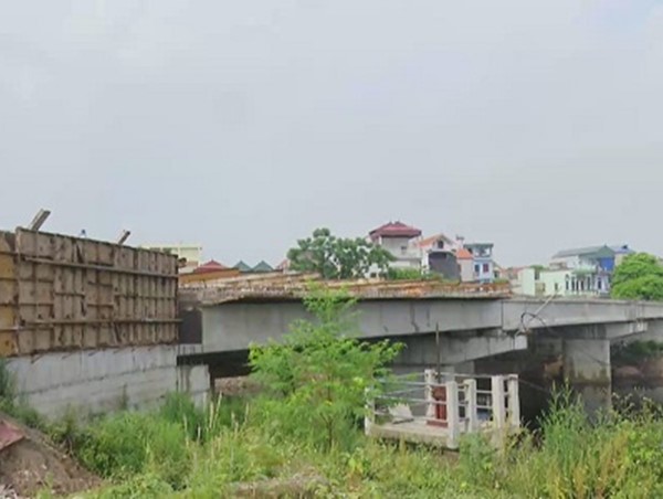 Cầu Chiếc vẫn chậm tiến độ
