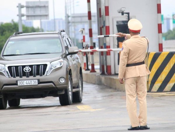 [Infographic] Từ 5/8: Cảnh sát giao thông chỉ được dừng xe trong 4 trường hợp