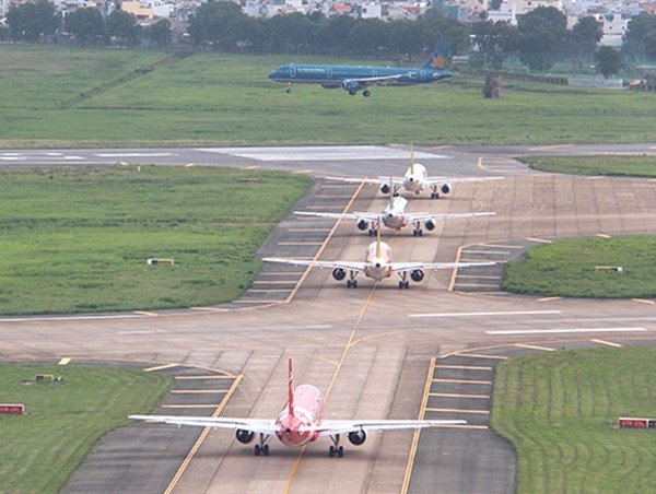 ​Chậm, hủy chuyến bay tăng đột biến sau sửa chữa đường băng