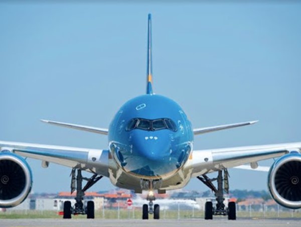 Đưa hơn 240 công dân Việt Nam từ Singapore về nước