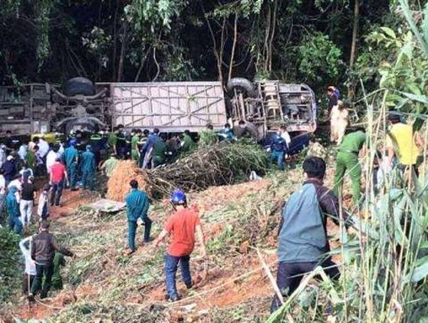 Thông tin mới nhất về vụ xe khách lao xuống vực ở Kon Tum