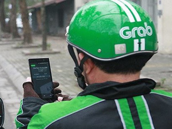 Khi cha mẹ giao việc đưa đón con cho xe ôm công nghệ