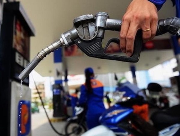 Xăng dầu giữ nguyên giá từ 15 giờ chiều nay sau 4 lần tăng liên tiếp