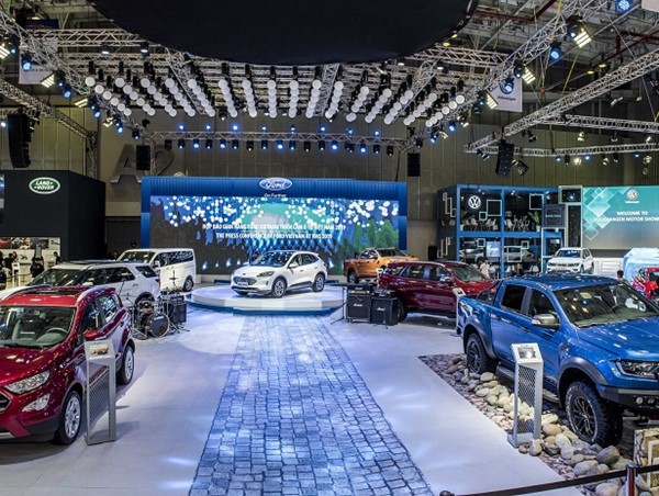 Doanh số ô tô sụt giảm 30% so cùng kỳ