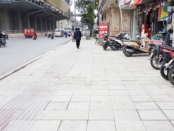 Trải lại thảm đường, lát đá lại vỉa hè: Đồng bộ để tránh lãng phí