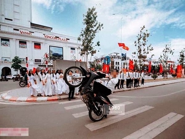 Chụp ảnh bốc đầu xe máy làm kỷ yếu, nam sinh Lạng Sơn đối diện mức phạt nặng