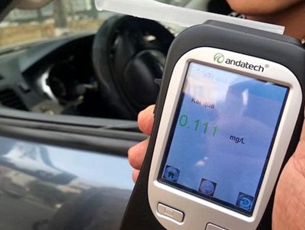 Cảnh sát giao thông Hà Nội phạt hơn 2.700 trường hợp vi phạm nồng độ cồn