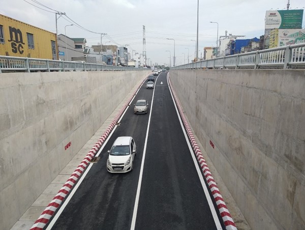 TP Hồ Chí Minh: Cận cảnh hầm chui N2 An Sương trong ngày đầu thông xe