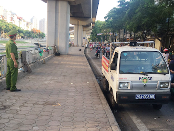 Công an phường Ngã Tư Sở: Tích cực xử lý tình trạng họp chợ lấn chiếm vỉa hè phố Cầu Mới