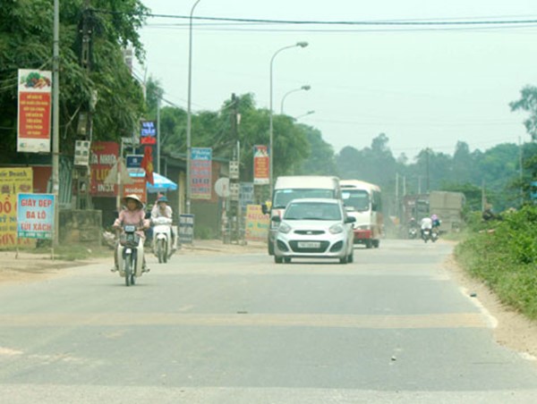 Lấn chiếm tràn lan dọc Quốc lộ 32 sẽ được giải tỏa triệt để