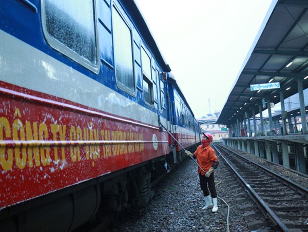 Ngành đường sắt tiếp tục báo lỗ và xin hỗ trợ: Nhà nước phải “bao bọc” đến bao giờ?