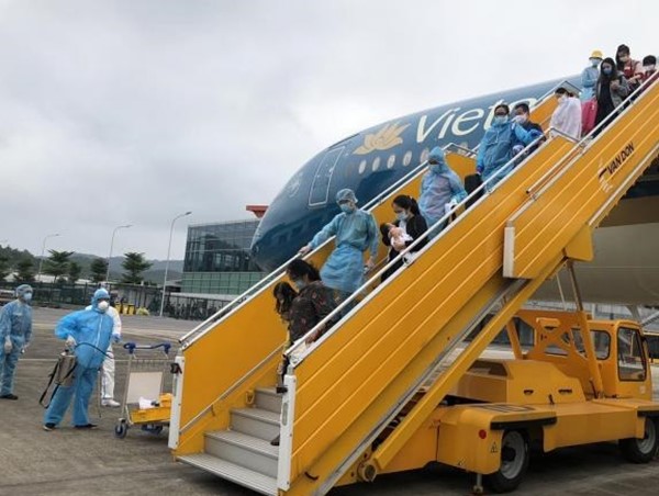 Đưa gần 280 công dân từ Nga và Belarus về nước an toàn